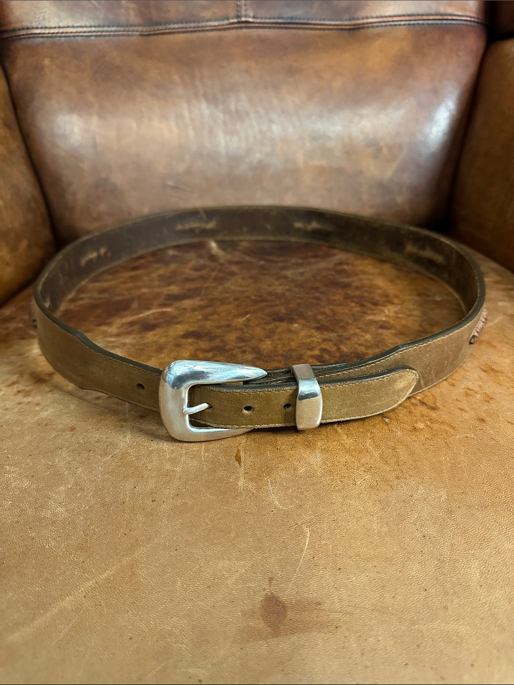 Orvis Brown Leather Men's 38 Fish Belt with Silver Tone Buckle